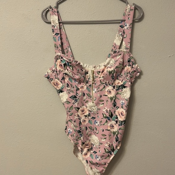 River Island Tops - NWOT River Island Floral pink bodysuit, women’s size 10. Corset style.